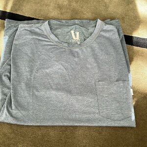 Men’s vuori grey tee size L. Used condition short sleeve
